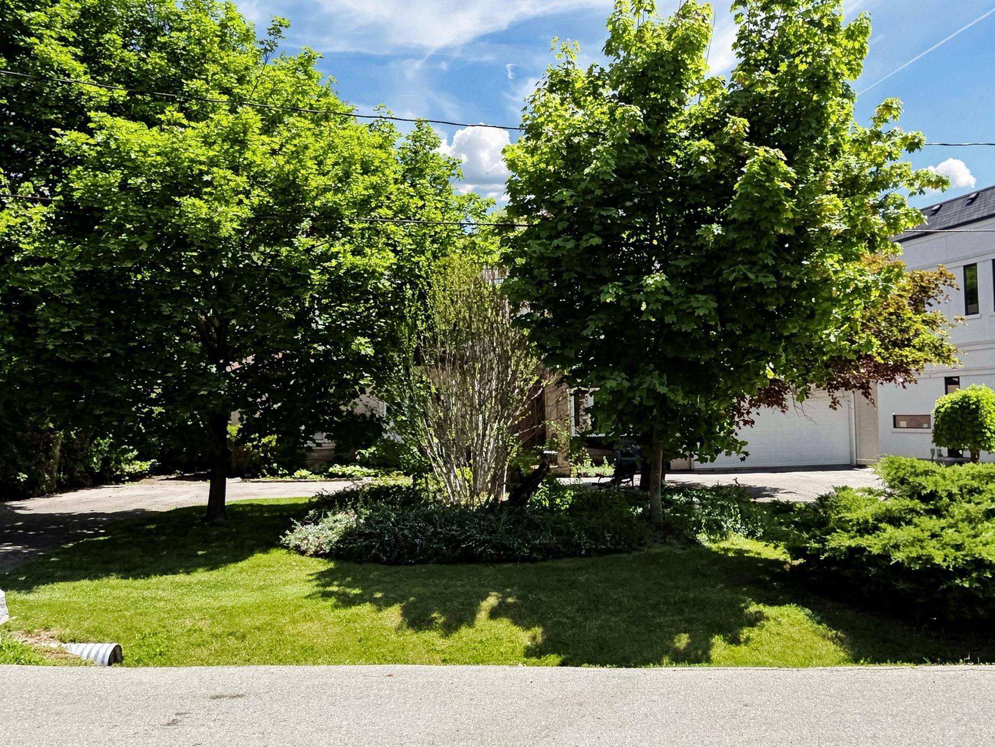 3 Raymond DR, Vaughan, ON L4J 2E5