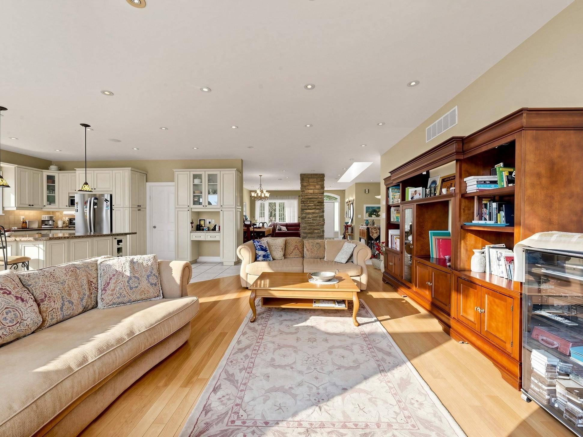 3 Raymond DR, Vaughan, ON L4J 2E5