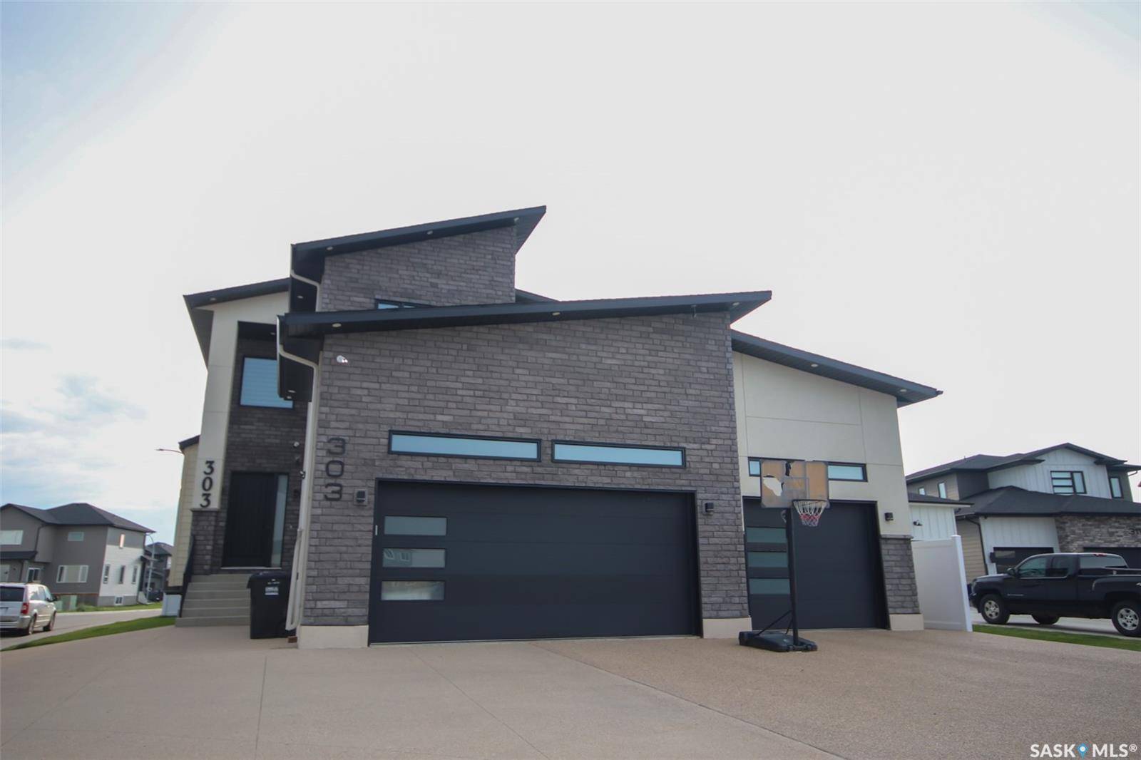 131 Nazarali WAY, Saskatoon, SK S7V 1X8