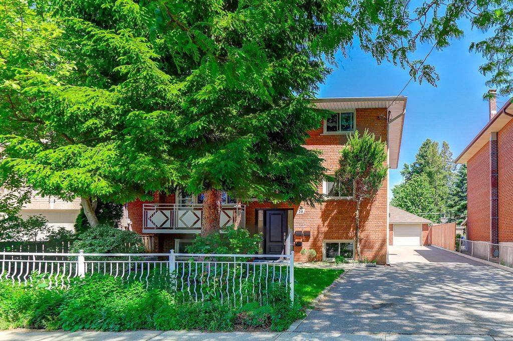 38 Jellicoe AVE, Toronto W06, ON M8W 1W1
