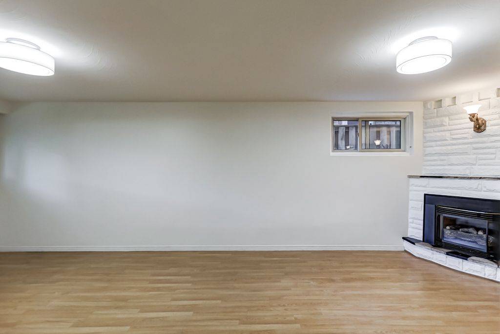 38 Jellicoe AVE, Toronto W06, ON M8W 1W1