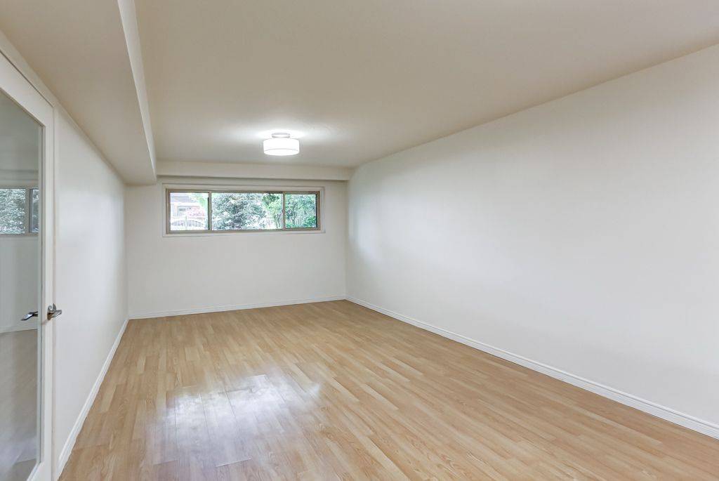 38 Jellicoe AVE, Toronto W06, ON M8W 1W1