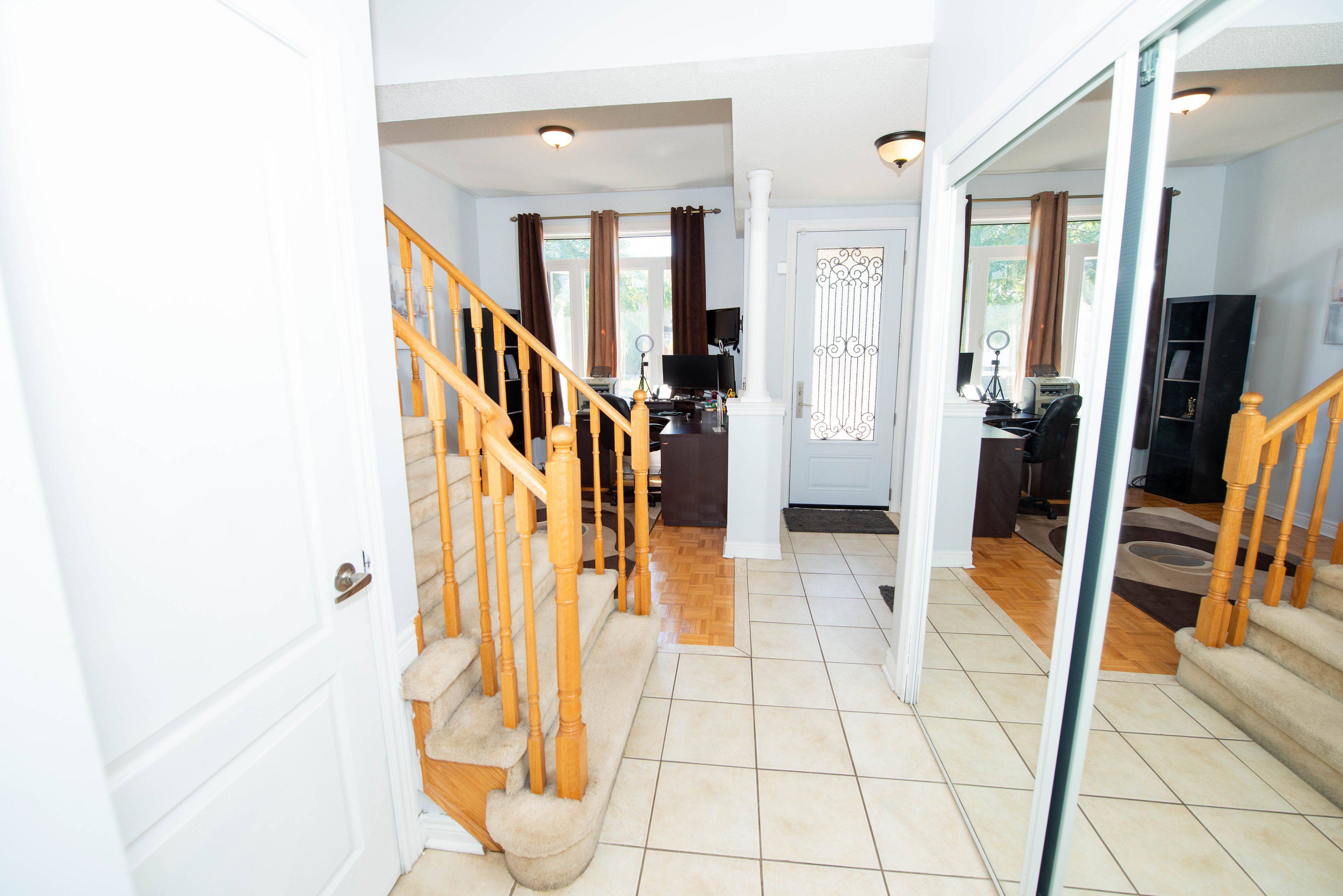 19 Fountainview WAY, Brampton, ON L6S 6K4