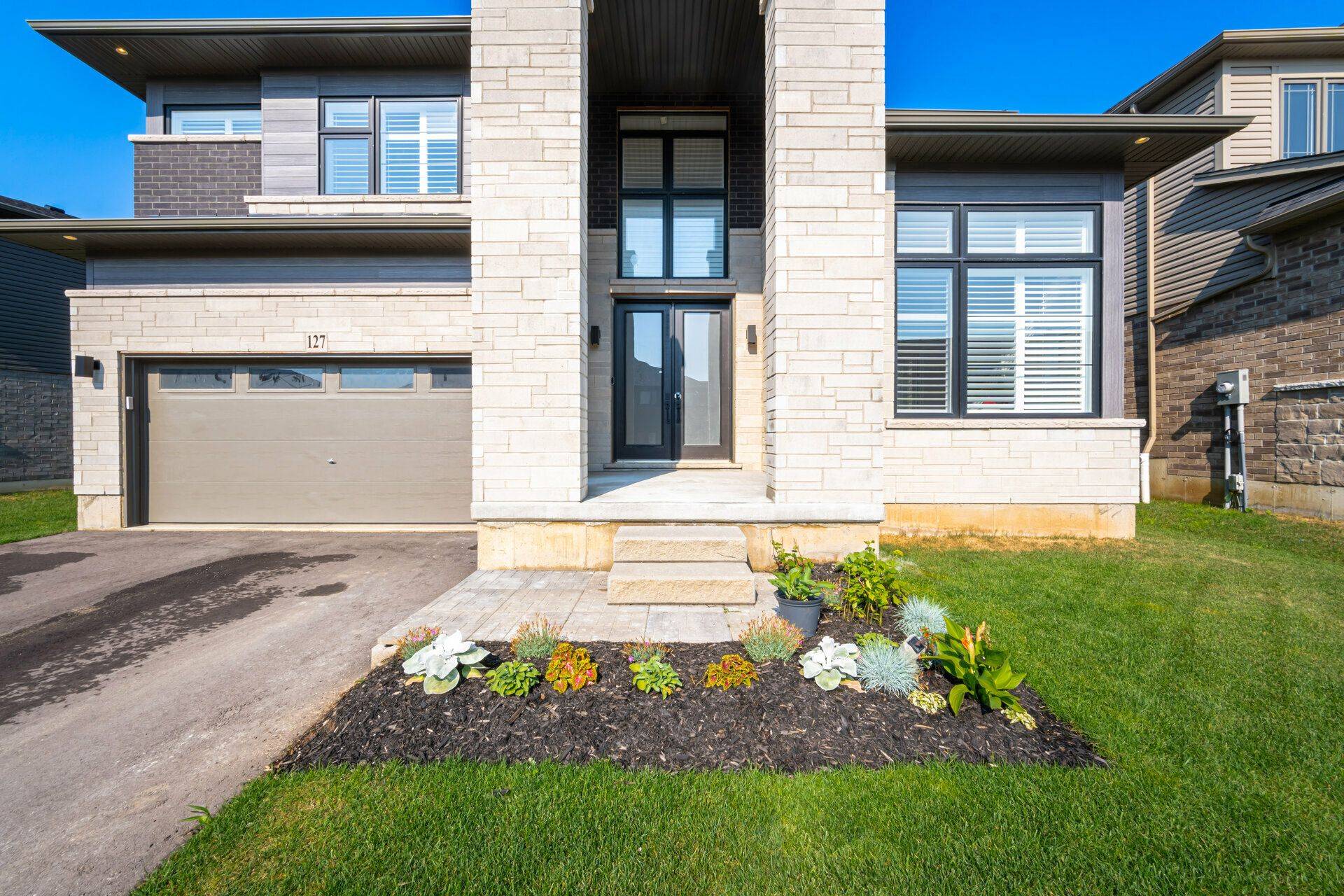 127 Court DR, Brant, ON N3L 0L6