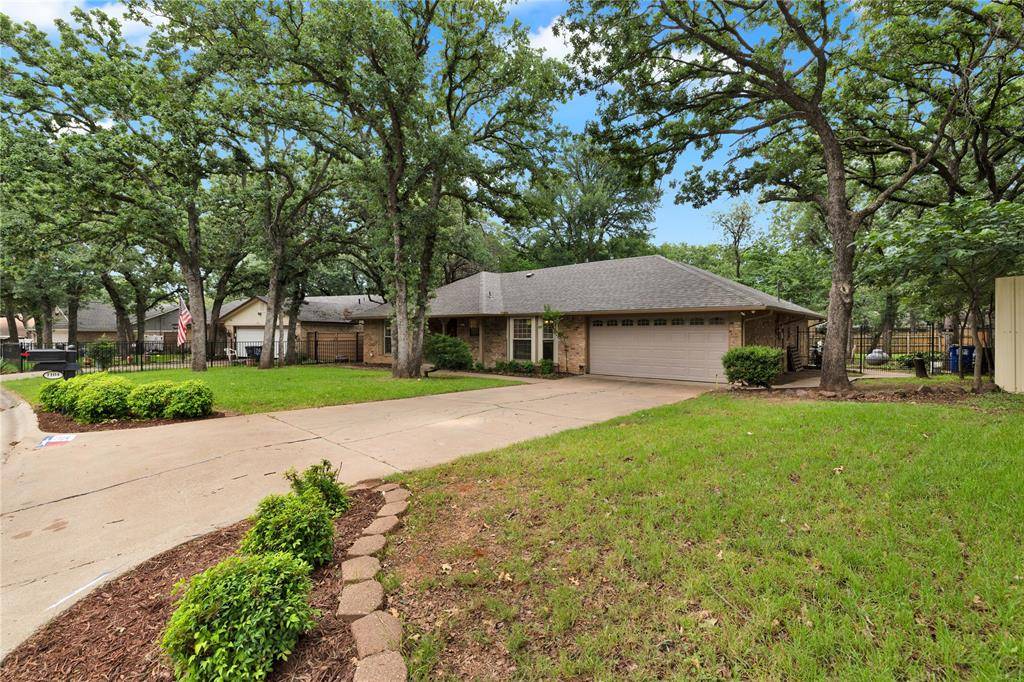 1104 Wood Ridge Drive, Azle, TX 76020