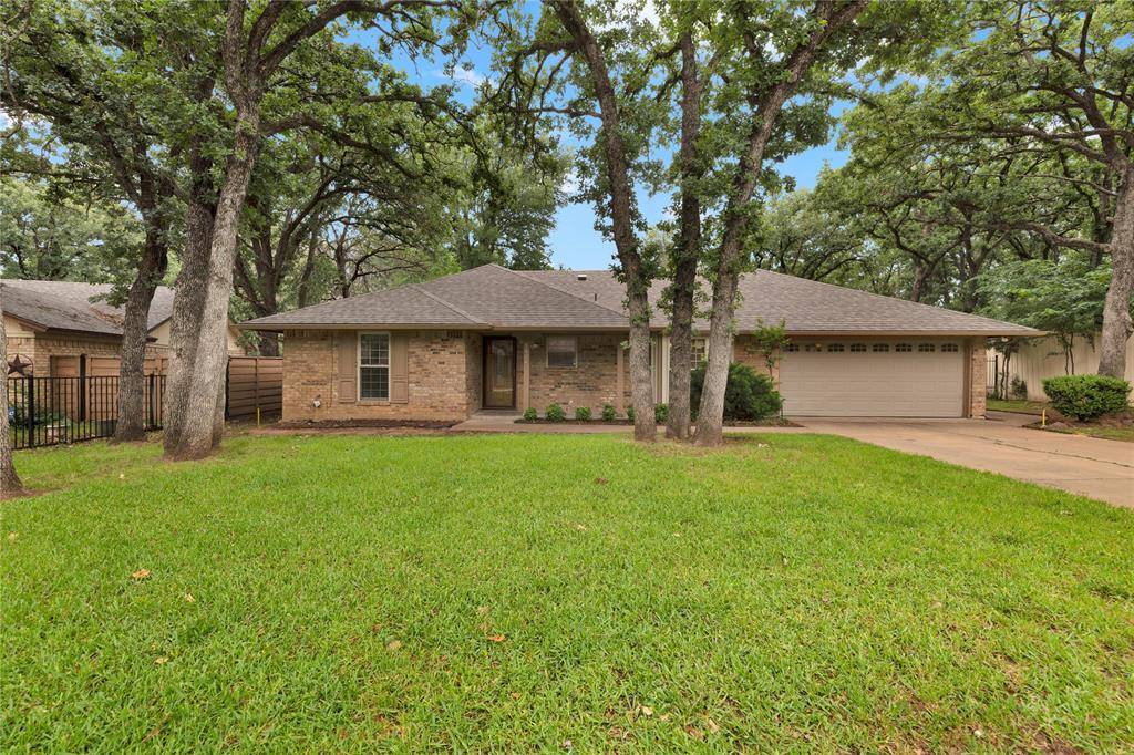 1104 Wood Ridge Drive, Azle, TX 76020
