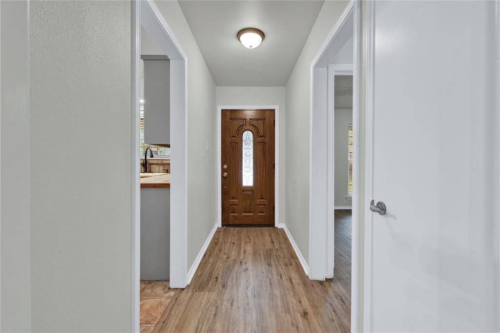 1104 Wood Ridge Drive, Azle, TX 76020