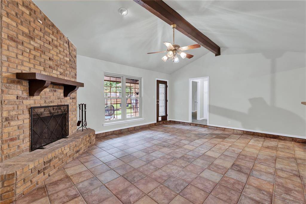1104 Wood Ridge Drive, Azle, TX 76020
