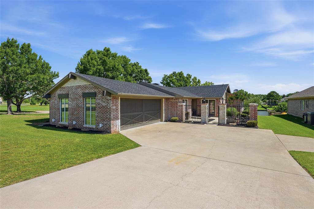 533 Kiowa Drive W, Lake Kiowa, TX 76240