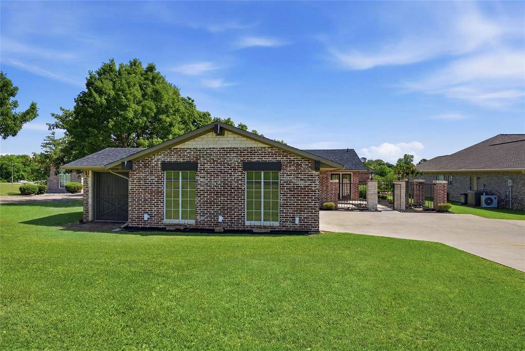 533 Kiowa Drive W, Lake Kiowa, TX 76240