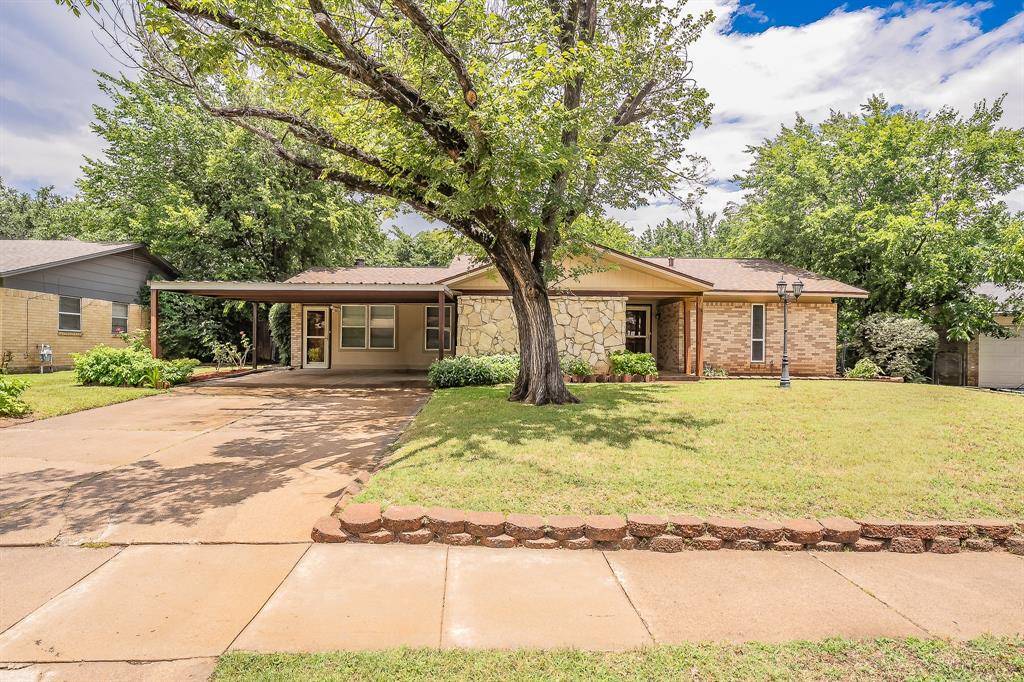 804 N Ector Drive, Euless, TX 76039