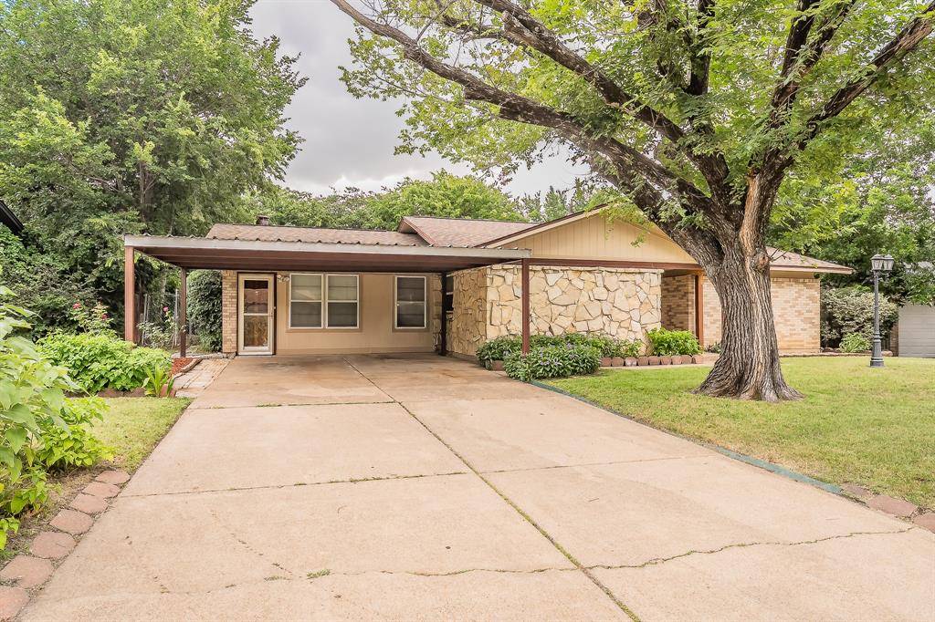 804 N Ector Drive, Euless, TX 76039