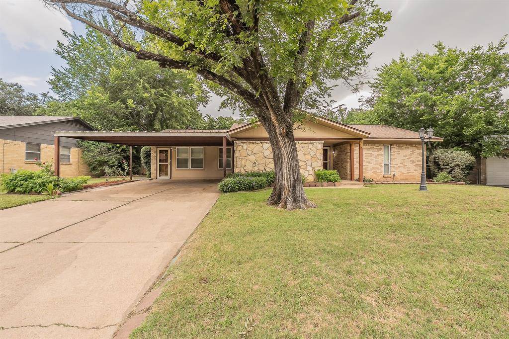 804 N Ector Drive, Euless, TX 76039