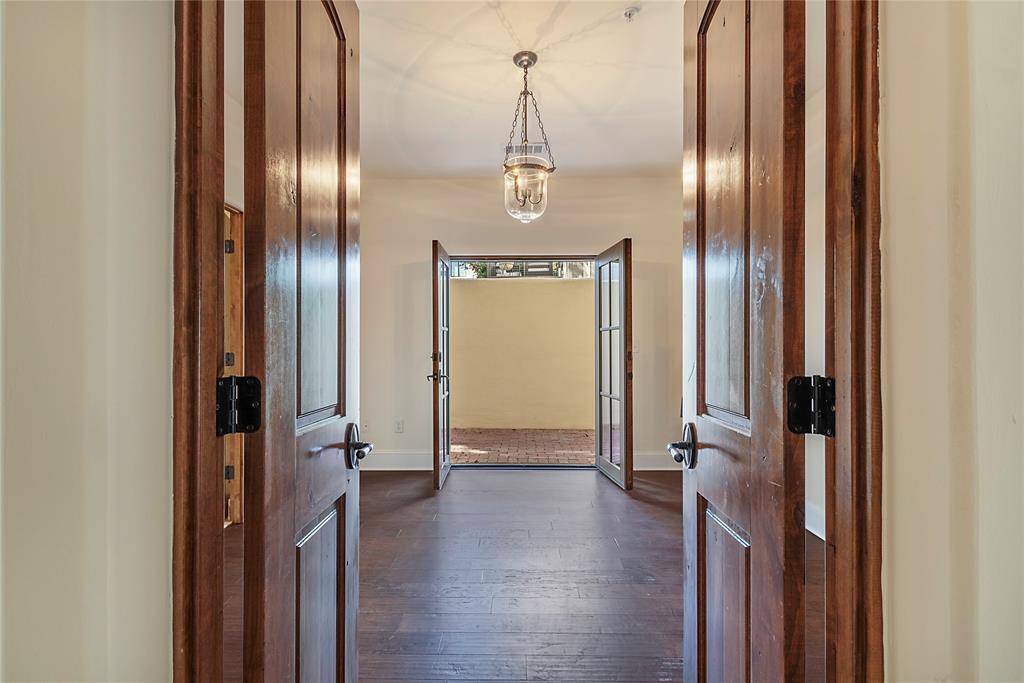 2510 N Henderson #17, Dallas, TX 75206