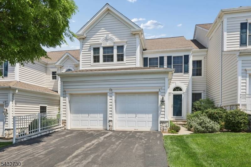 8 Yorktown Ln, Totowa Boro, NJ 07512