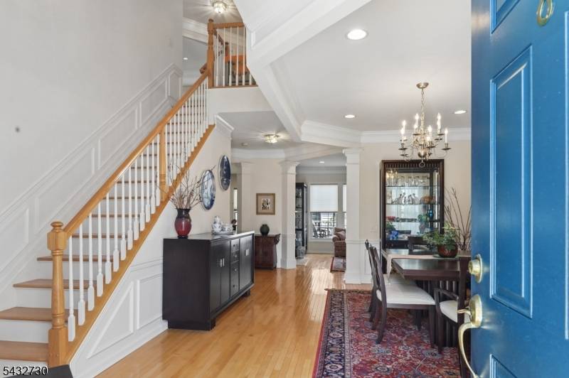 8 Yorktown Ln, Totowa Boro, NJ 07512