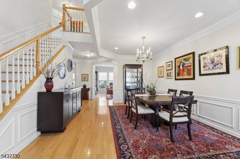 8 Yorktown Ln, Totowa Boro, NJ 07512