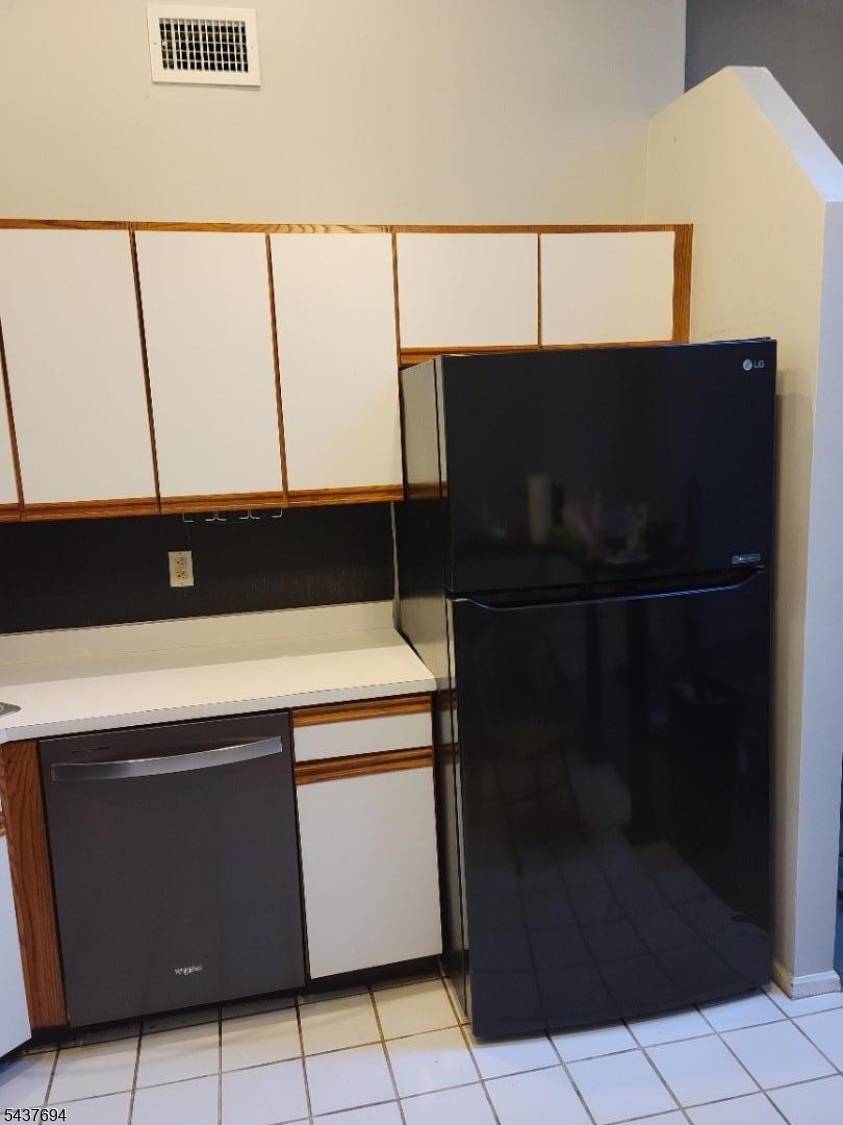 27 Townsend Ct, Franklin Twp., NJ 08823