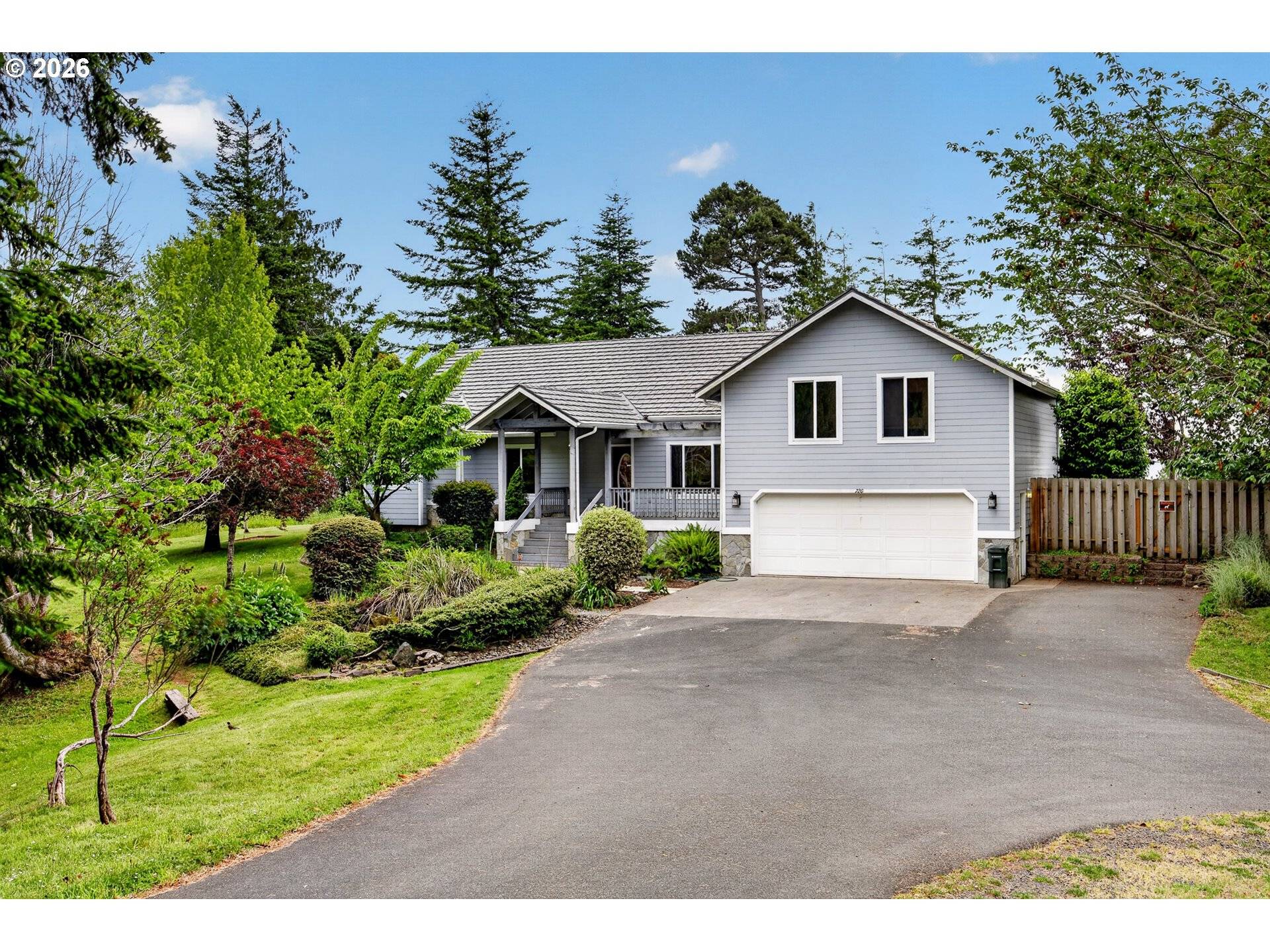 720 KINGS AVE, Lakeside, OR 97449