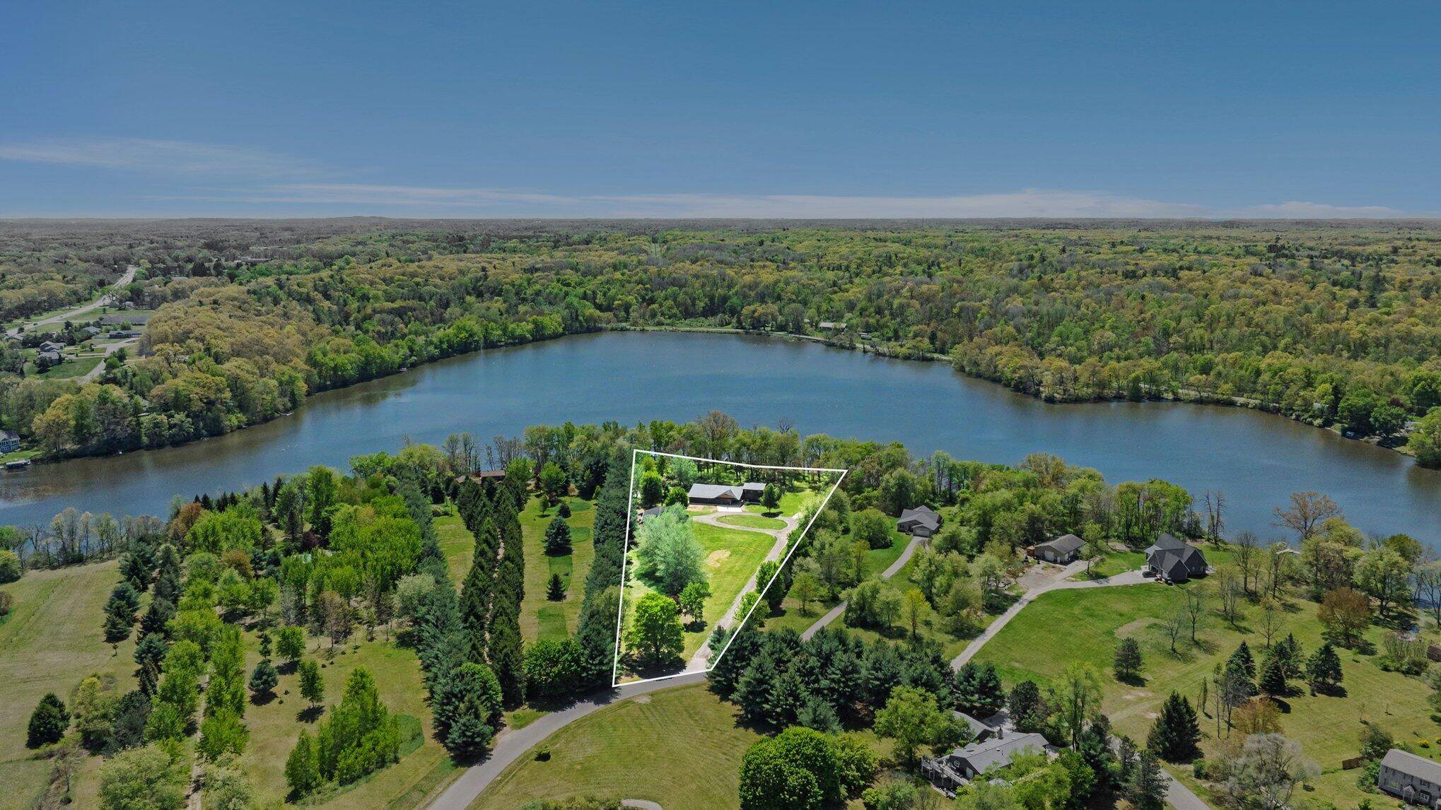 3450 Snow Farm LN, Allegan Twp, MI 49010