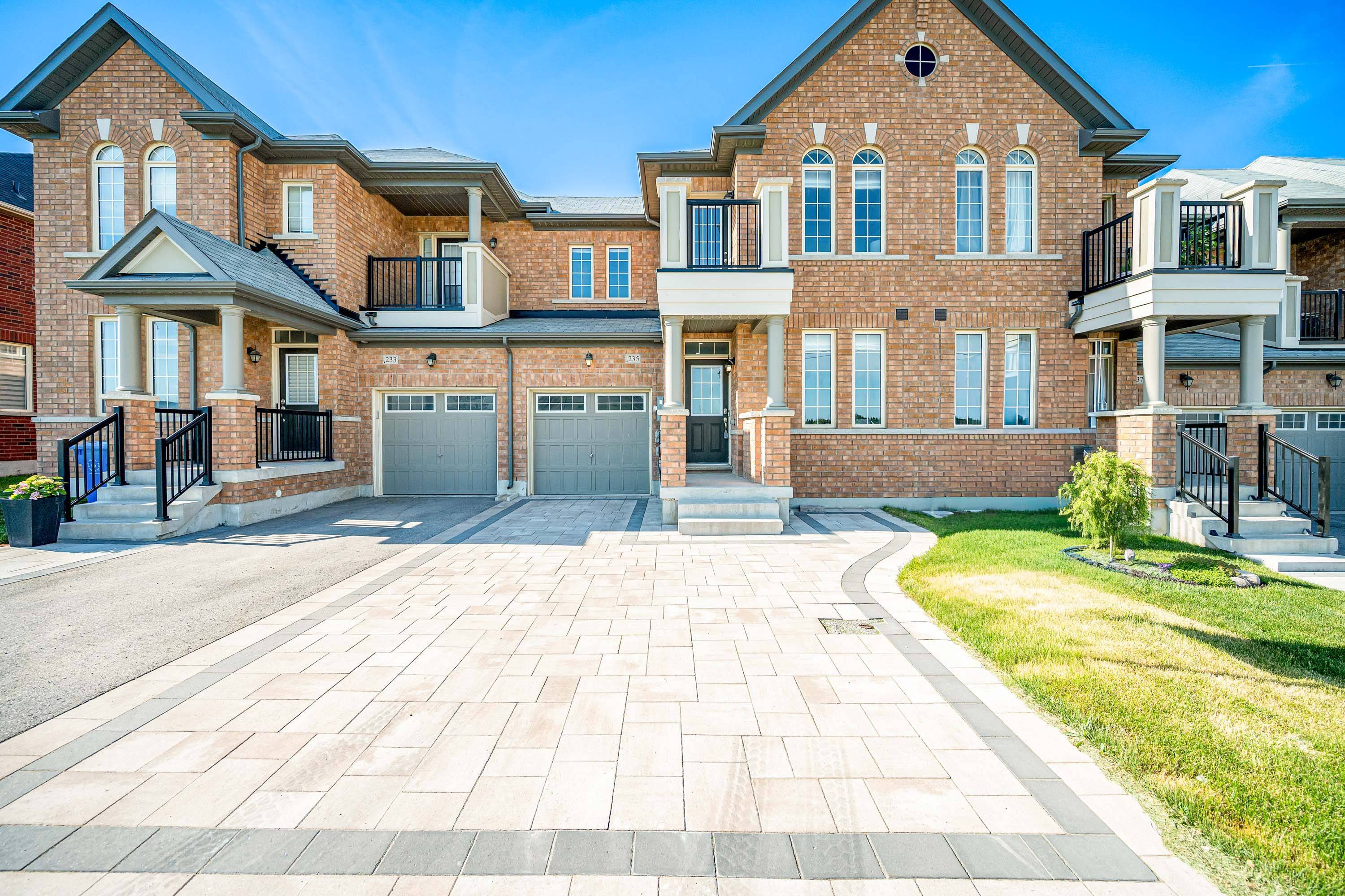 235 Jim Mortson DR, East Gwillimbury, ON L9N 0Z3