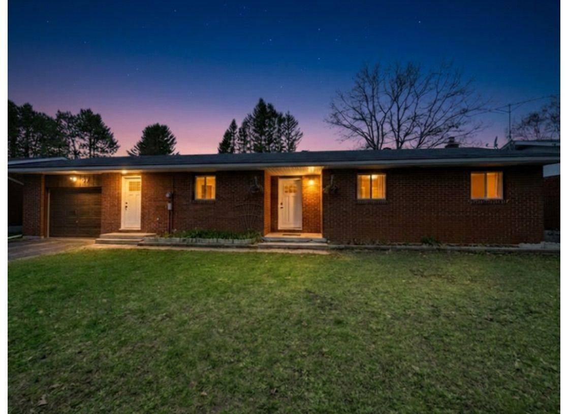 7 Fitz AVE, South River, ON P0A 1X0