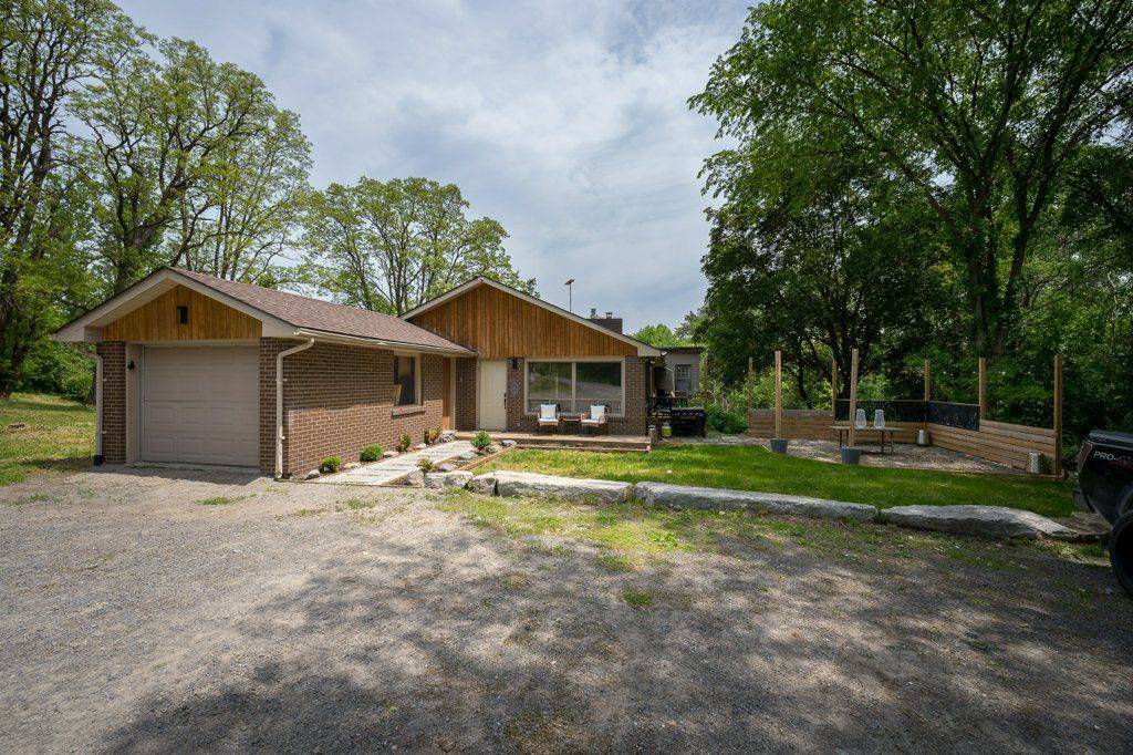 790 Baptist Church RD, Quinte West, ON K0K 3E0