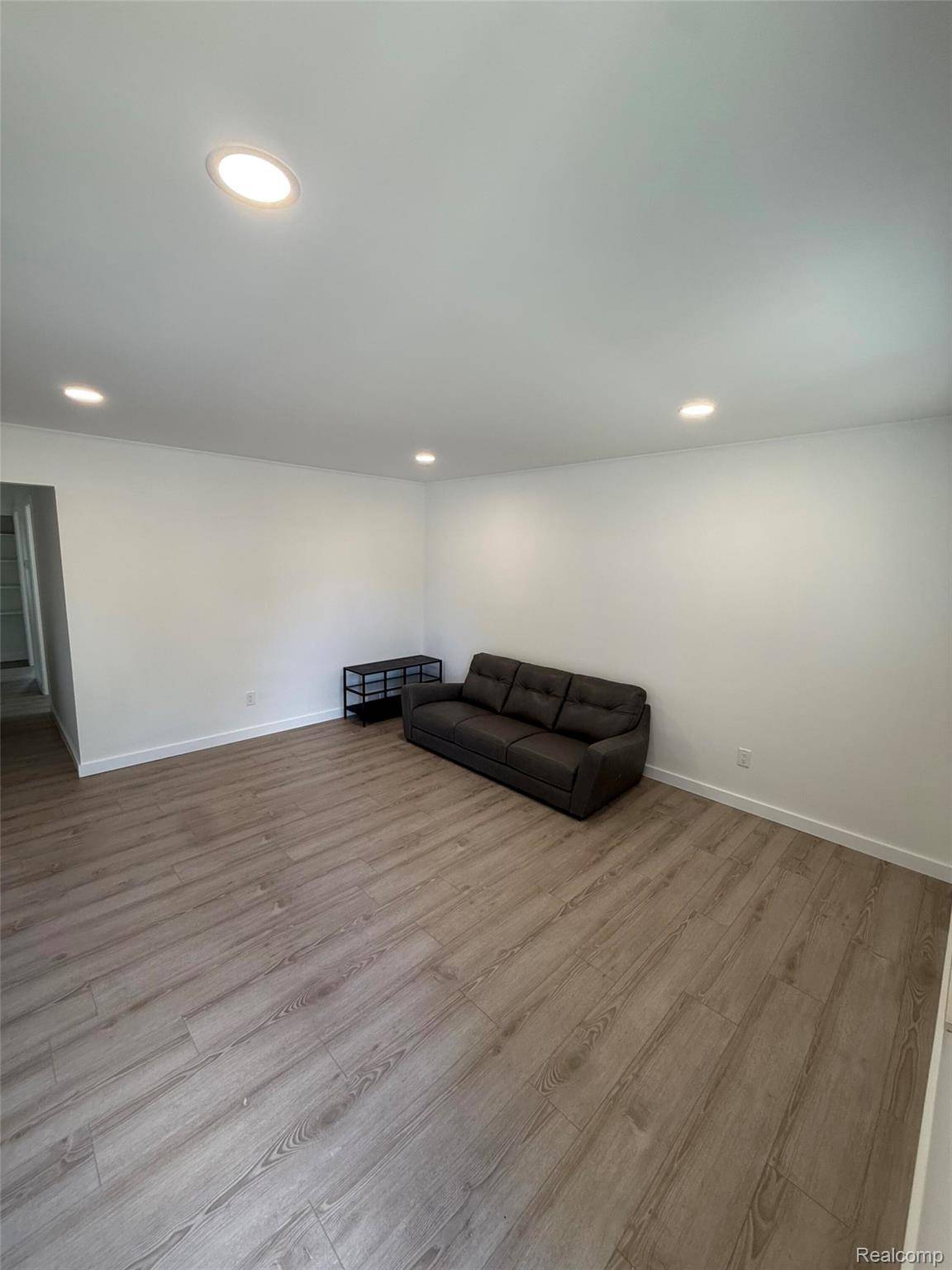 1512 E Jarvis AVE, Hazel Park, MI 48030