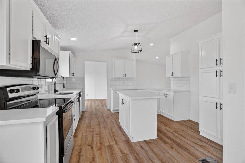 5803 Kentucky Street, Joshua, TX 76058
