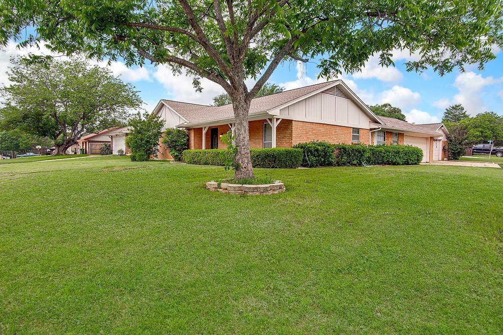 4053 Glenbrook Drive, Arlington, TX 76015