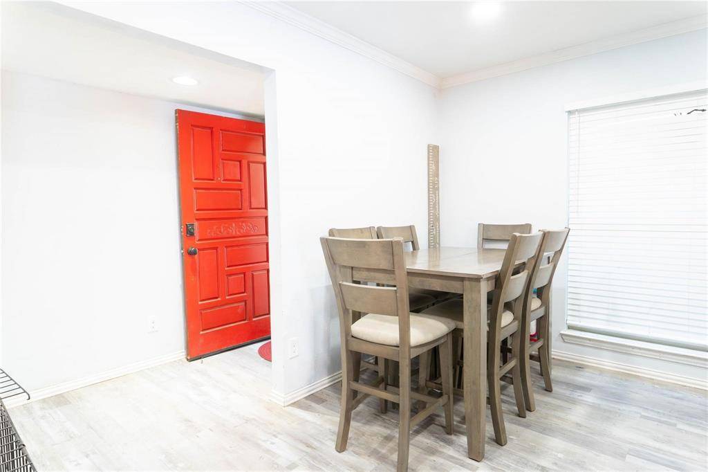 8512 Londonderry Lane, Dallas, TX 75228