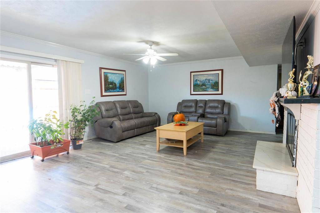 8512 Londonderry Lane, Dallas, TX 75228