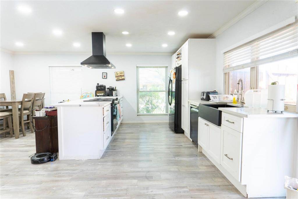 8512 Londonderry Lane, Dallas, TX 75228
