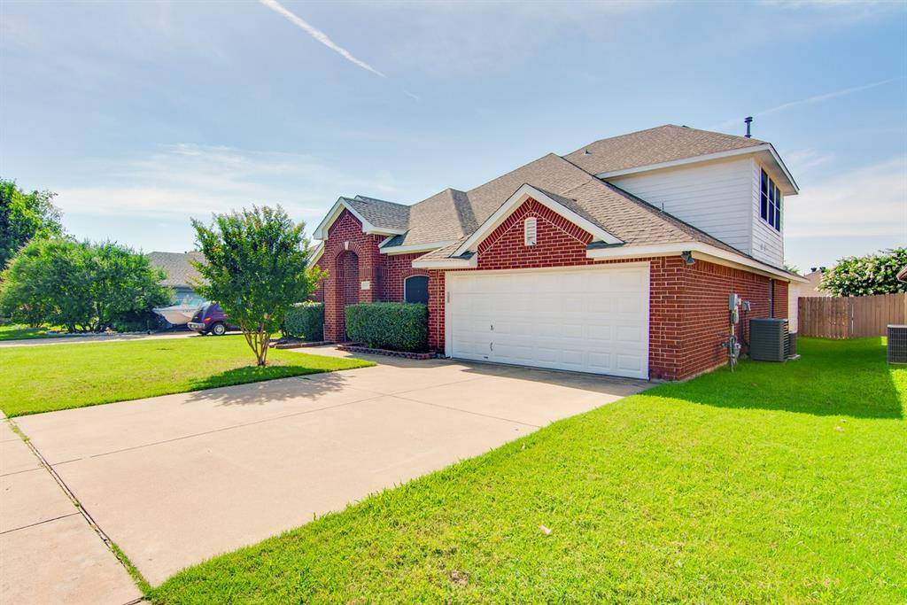 1133 Hillwood Drive, Saginaw, TX 76179