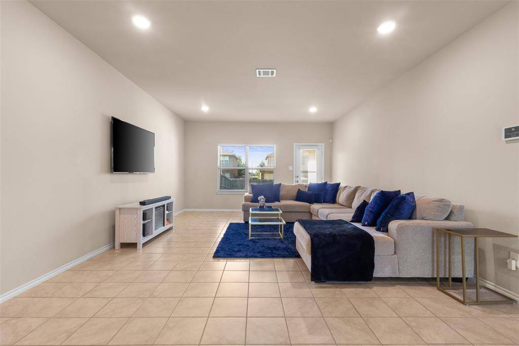 1546 Illinois Avenue, Lancaster, TX 75134