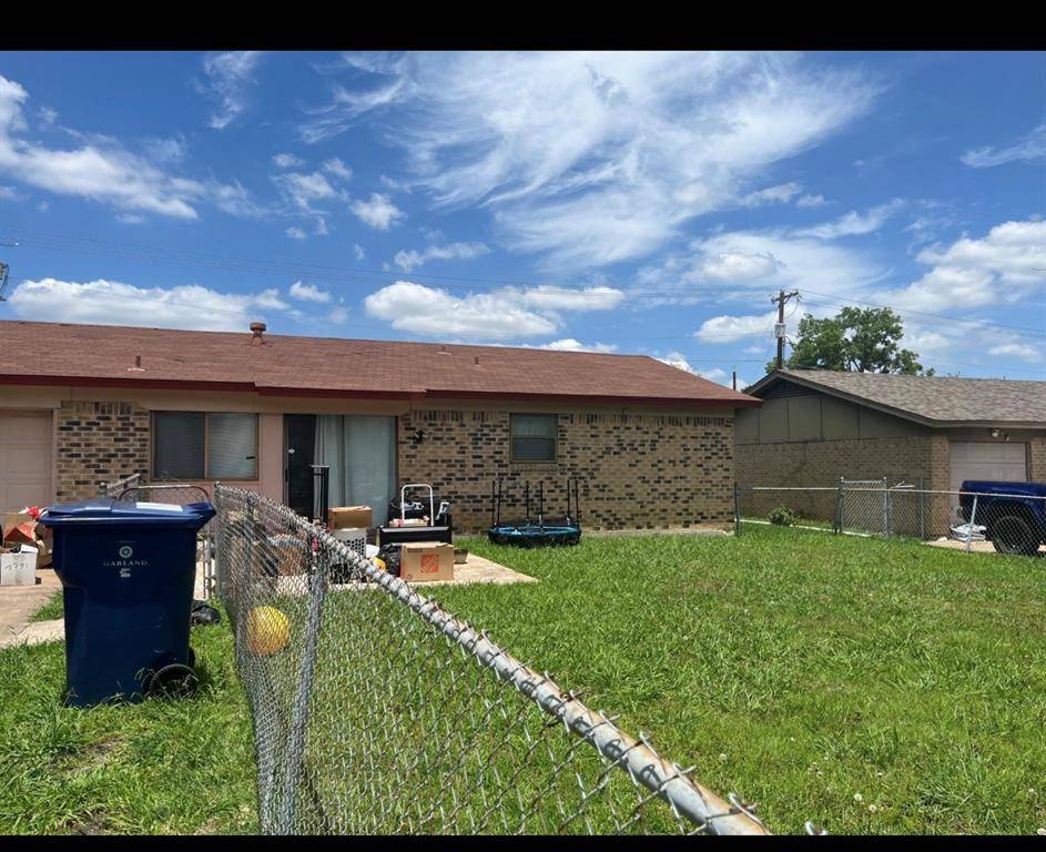 914 Pleasant Valley Road, Garland, TX 75040