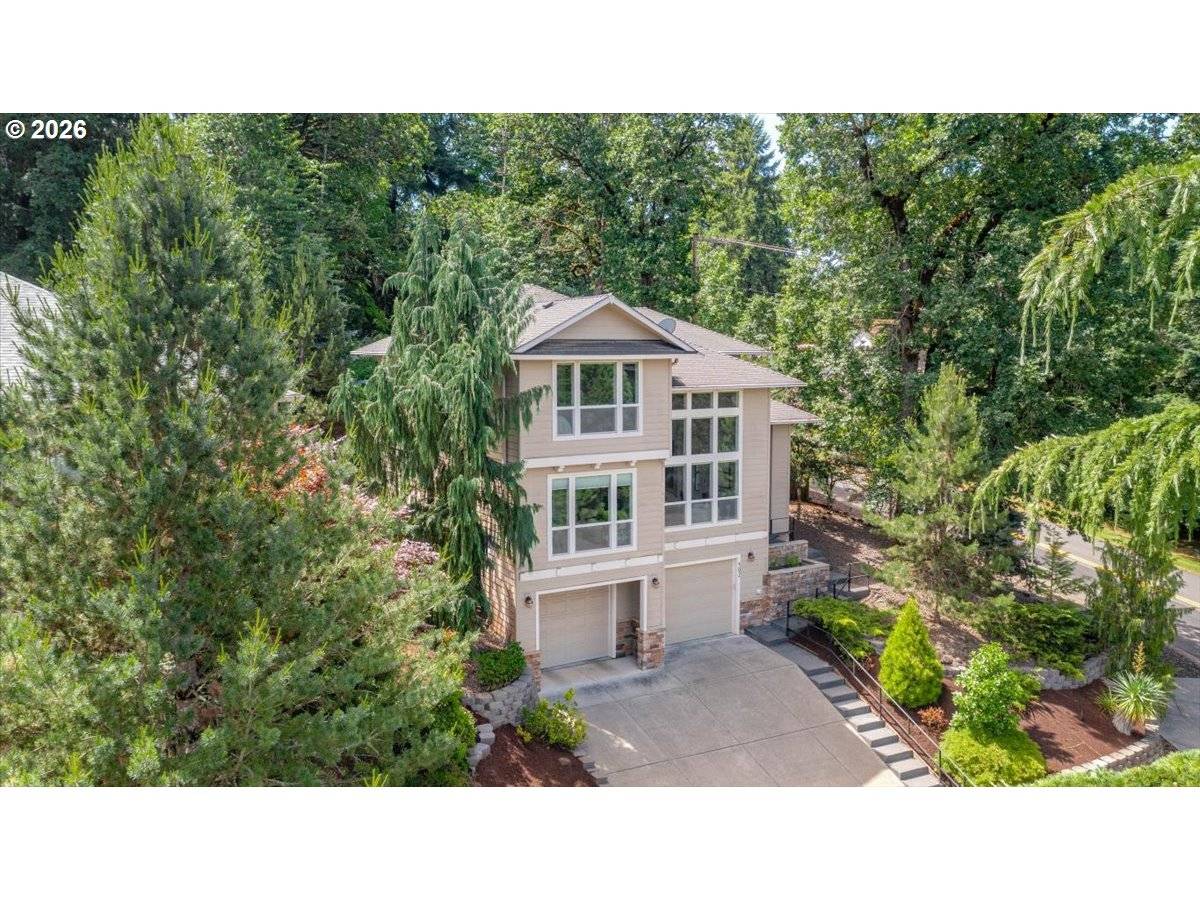 402 LA CRESTA DR SE, Salem, OR 97306