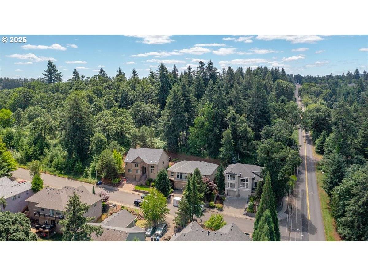 402 LA CRESTA DR SE, Salem, OR 97306