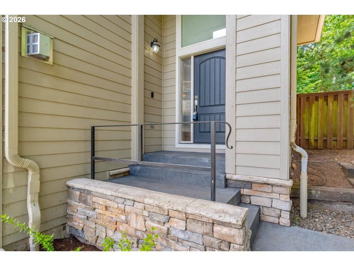 402 LA CRESTA DR SE, Salem, OR 97306