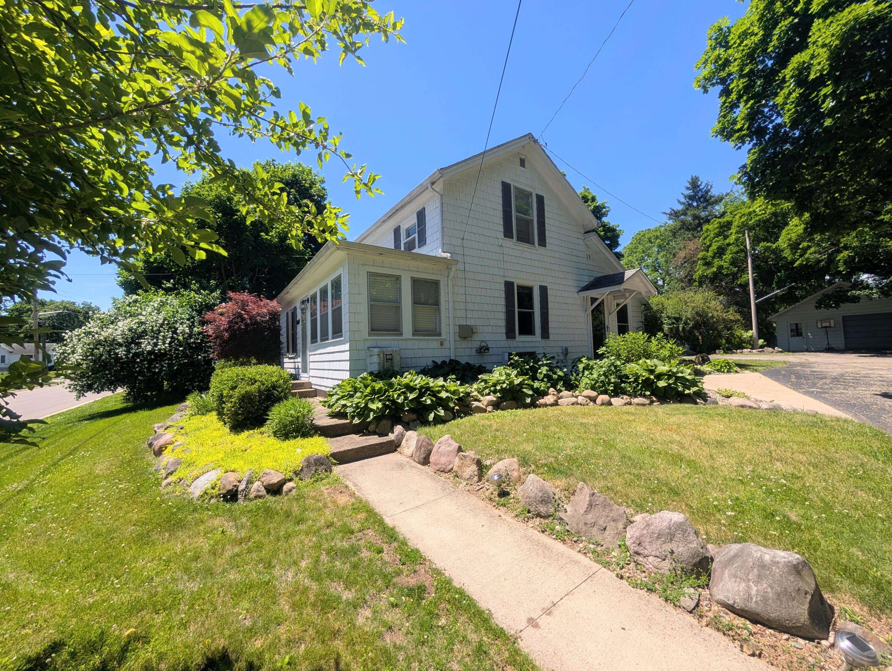 1020 S Marshall AVE, Marshall City, MI 49068