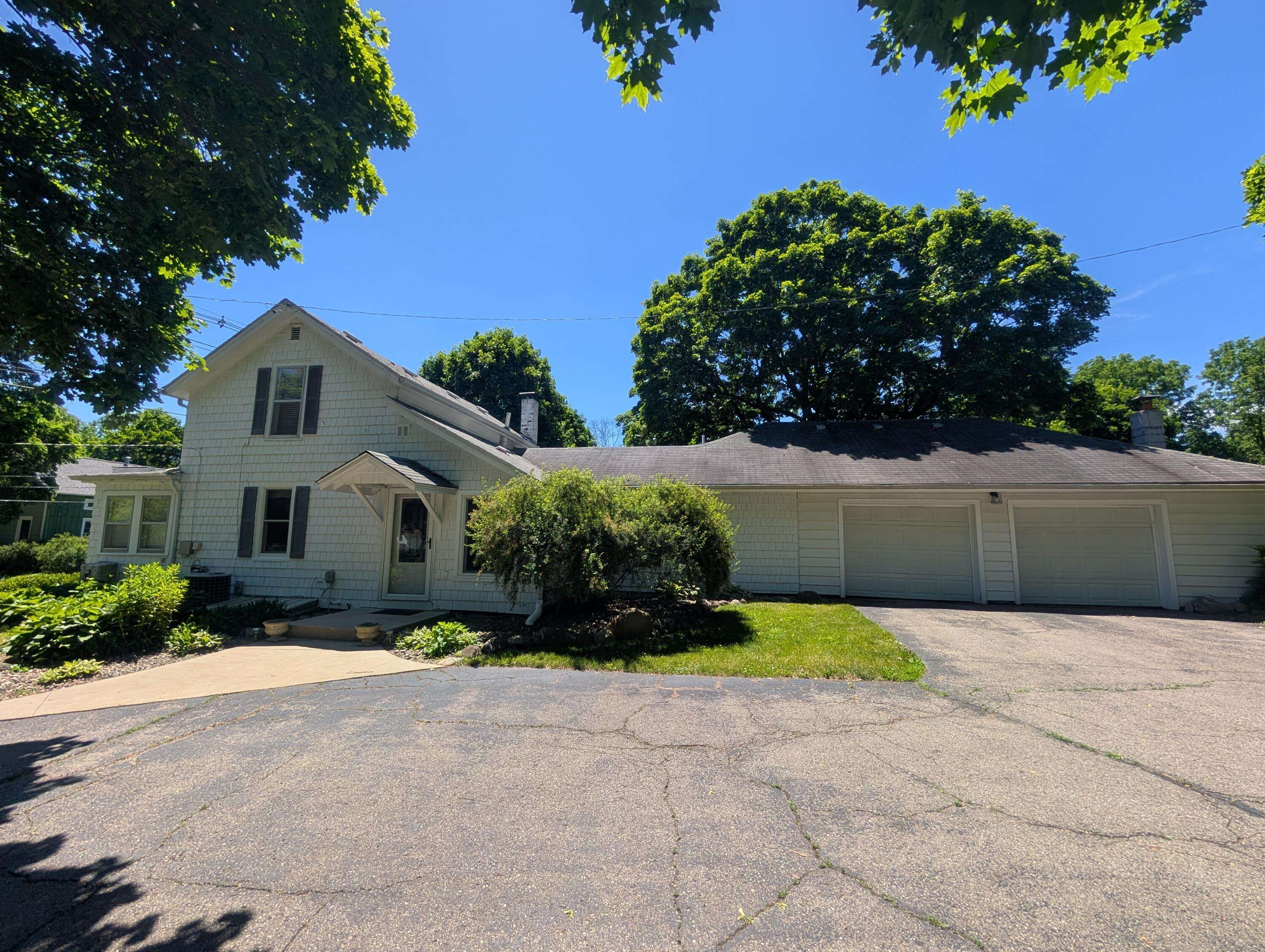 1020 S Marshall AVE, Marshall City, MI 49068