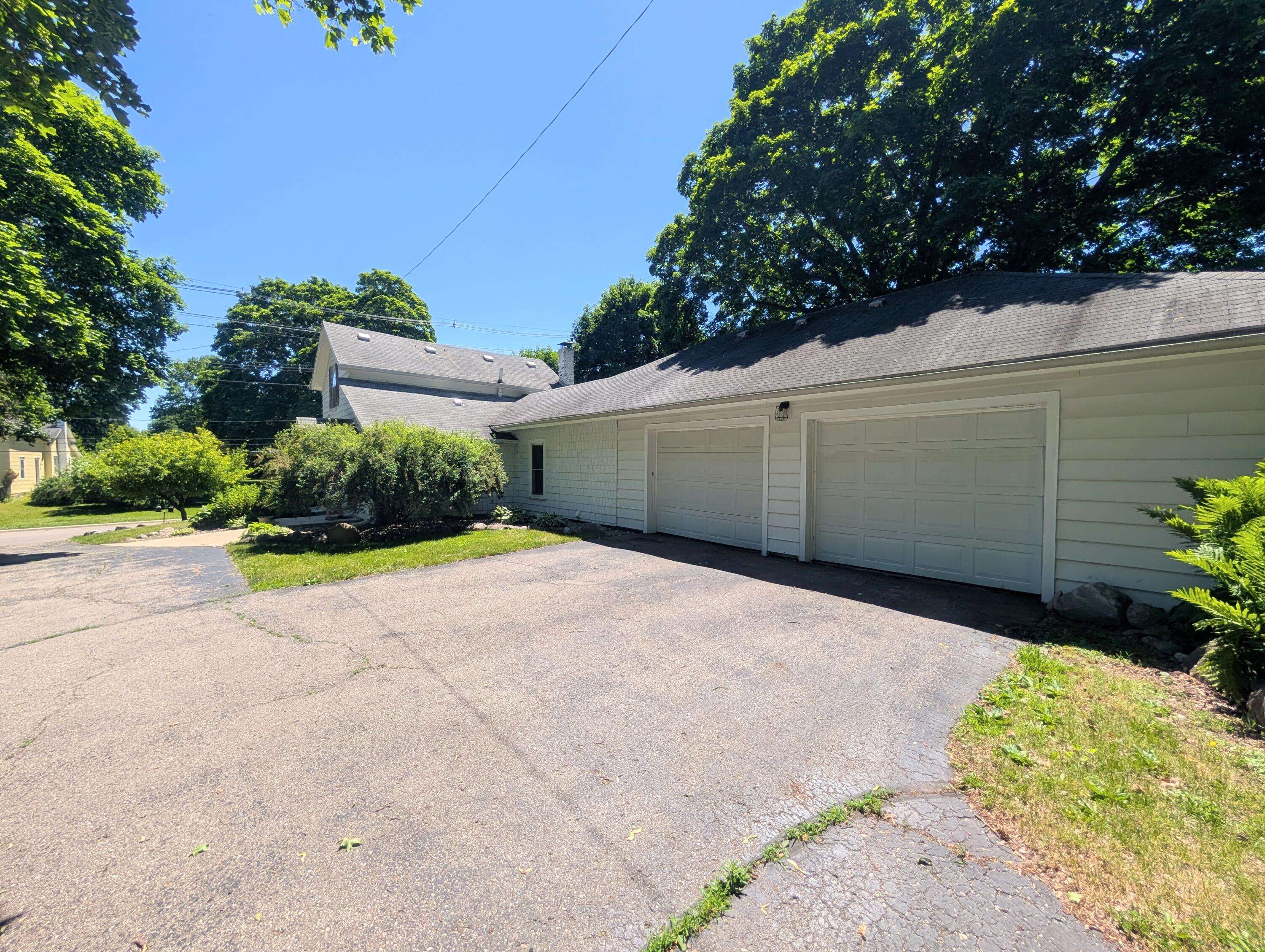 1020 S Marshall AVE, Marshall City, MI 49068