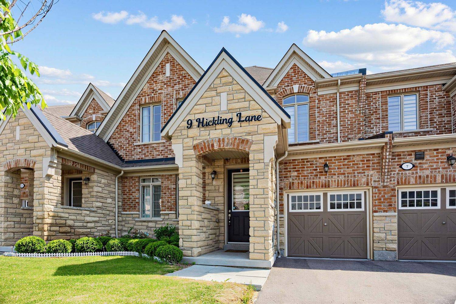 9 Hickling LN, Ajax, ON L1T 4R1