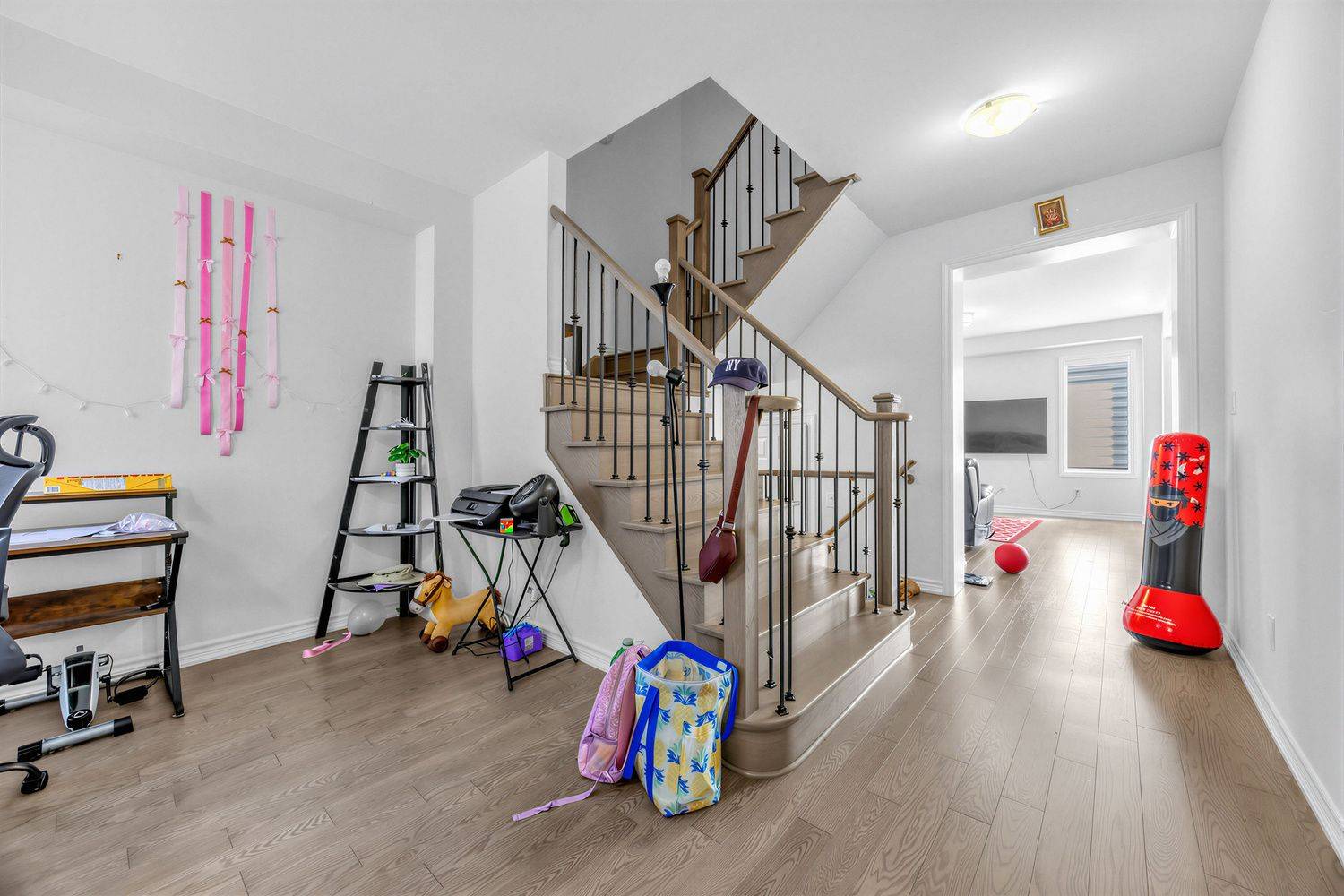 9 Hickling LN, Ajax, ON L1T 4R1