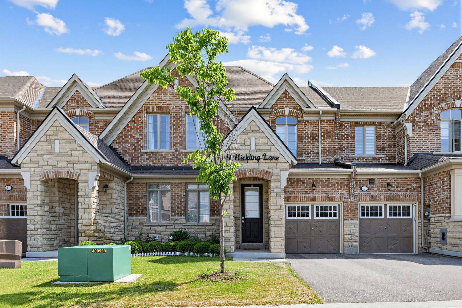 9 Hickling LN, Ajax, ON L1T 4R1
