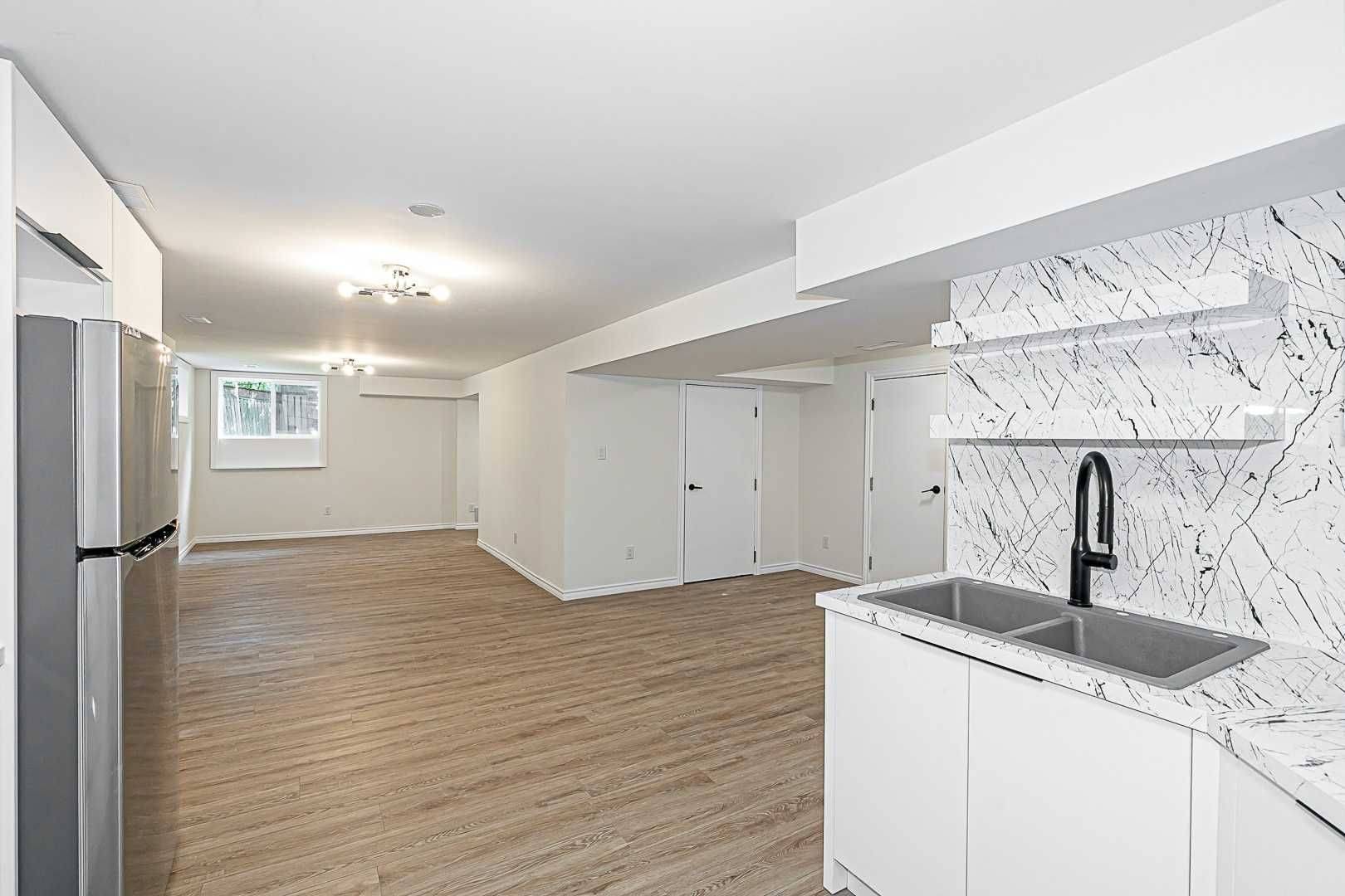 25 Briardale PL, Aurora, ON L4G 6M4