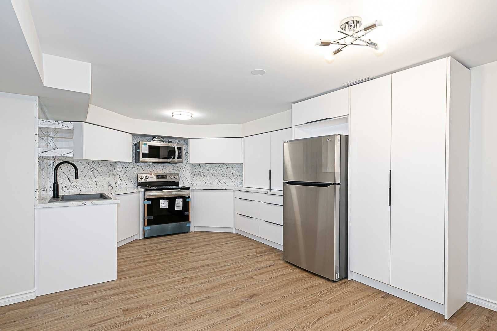 25 Briardale PL, Aurora, ON L4G 6M4
