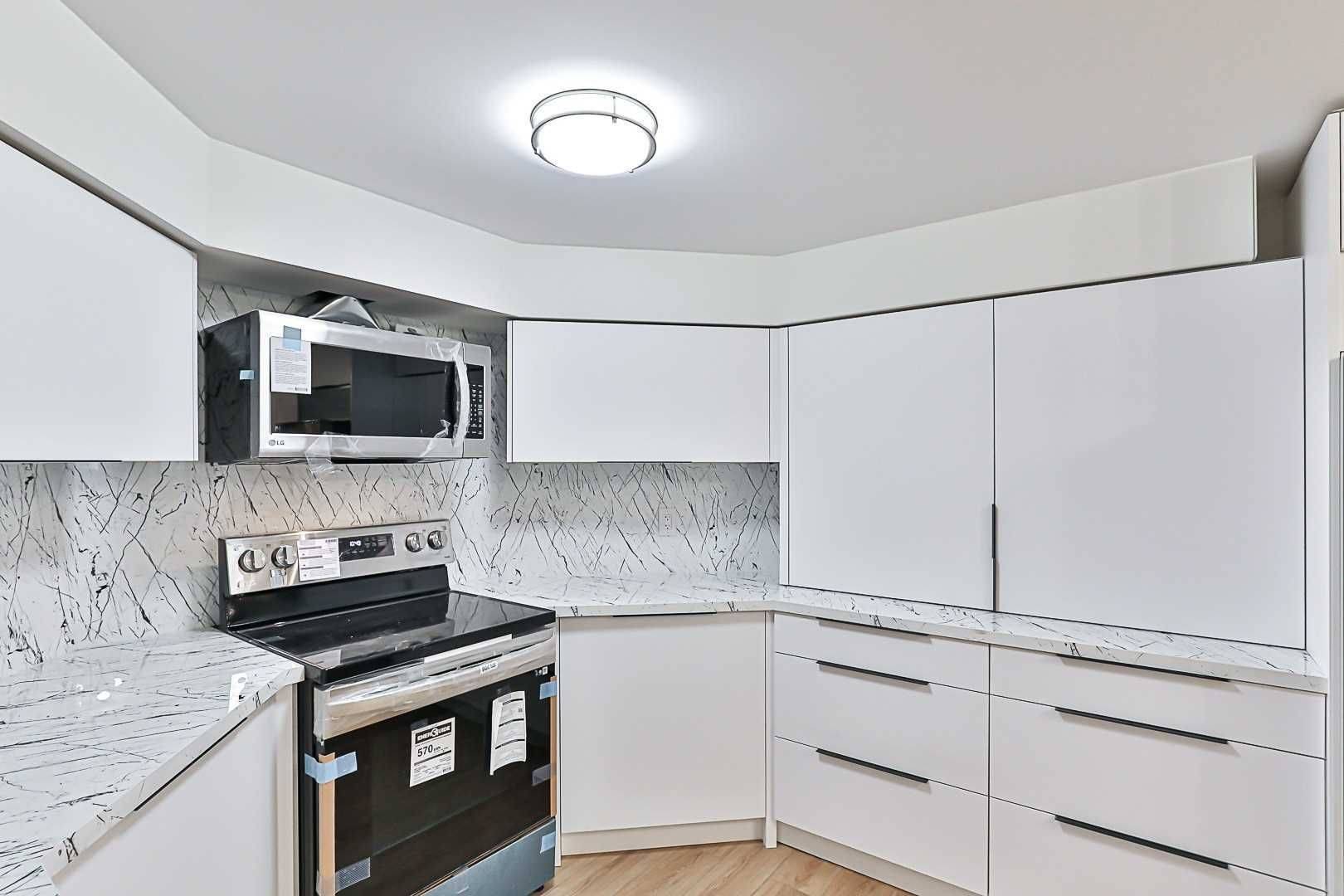 25 Briardale PL, Aurora, ON L4G 6M4