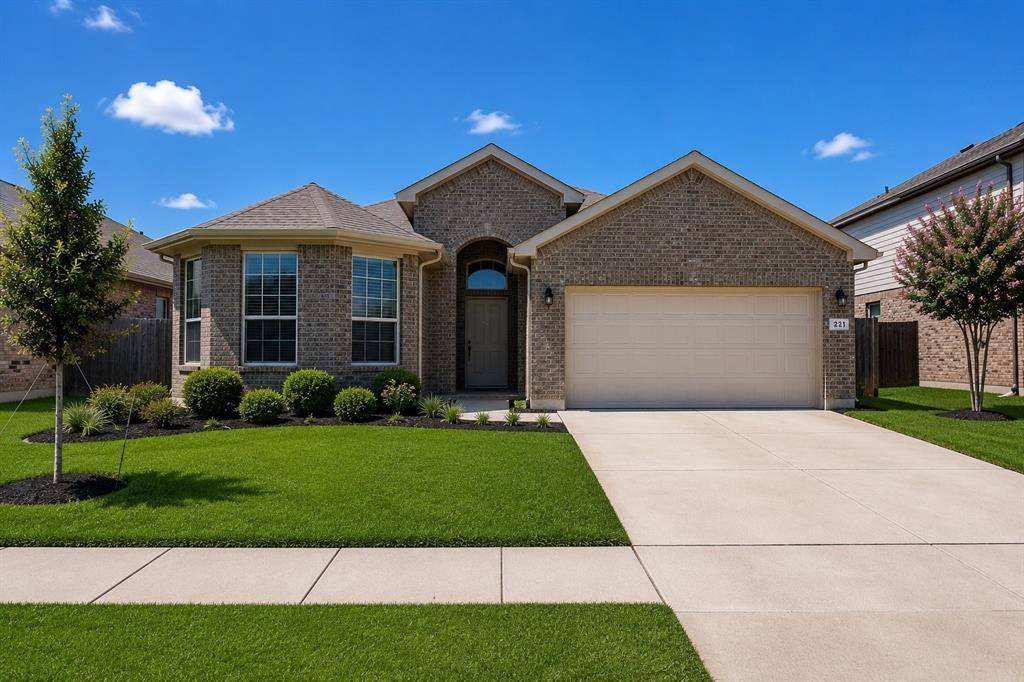 221 Oldcastle Way, Fort Worth, TX 76052