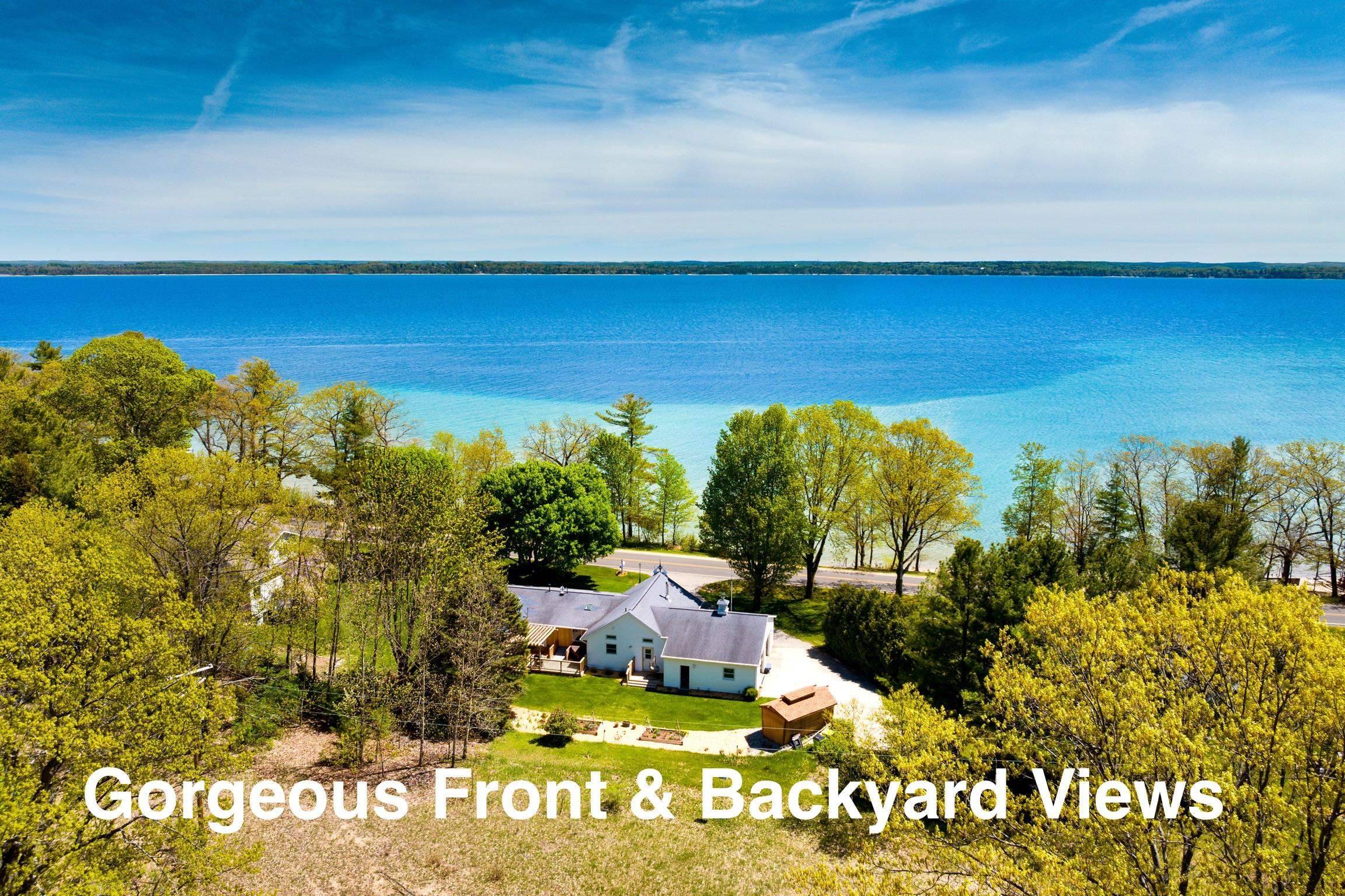 11537 Bluff RD, Peninsula Twp, MI 49686